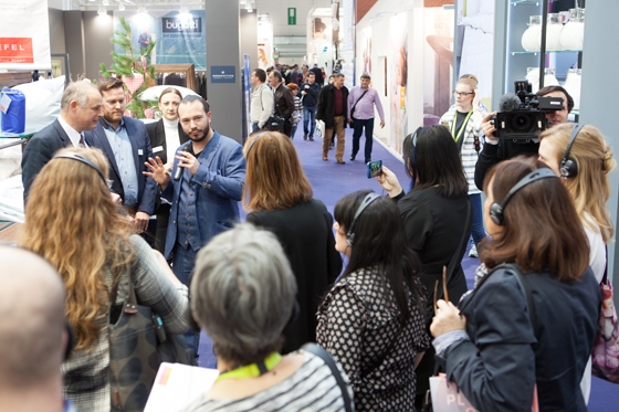 Another essential component of the Expo is the numerous expert tours on specific topics, such as discovery tours led by trend scouts or textile tours for the hotel sector