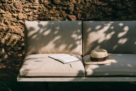 The New-Wood Plan collection combines upholstery and a robust wood-effect material to provide the elegance and comfort desired by customers pursuing the ultimate outdoor lifestyle