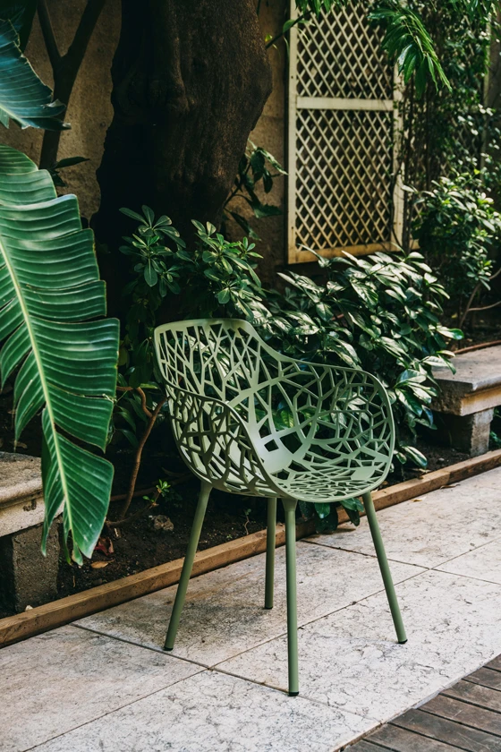 Die italienische Marke Fast ist einer der führenden Möbelhersteller für die immer grösser werdende Gruppe von Menschen, die mehr Zeit an der frischen Luft verbringen will, um erstklassigen Outdoor-Lifestyle geniessen zu können