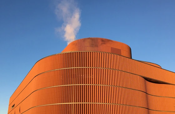 Thanks to the abstract nature of the ceramic slats on the facade, the Värtaverket power plant achieves a sublime form of contemporary monumentality in its urban context. Photographers: Gottlieb Paludan Architects (1, 4), Robin Hayes (2), Erik Jarlöv (3)