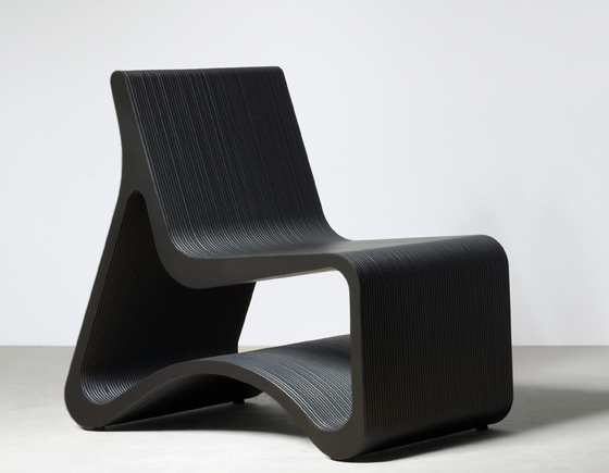 The seating sculptures of the series SW are fabricated out of a high-performance wood-fibre material  and resemble dark, curved bands