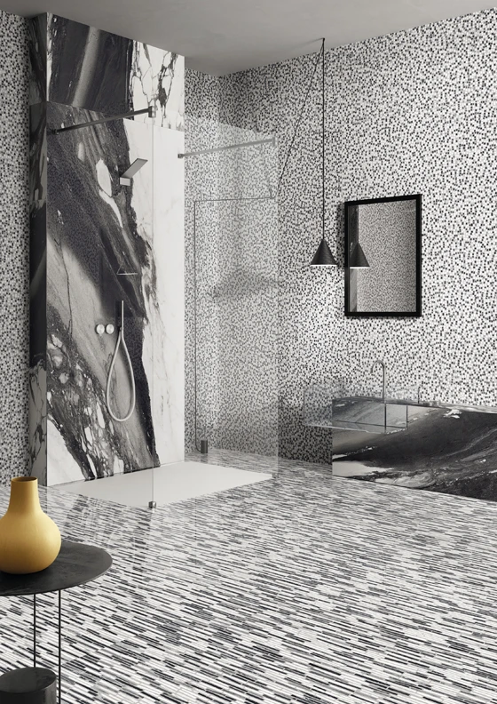 Die Kollektion Tele di Marmo von Emilceramica erschliesst Marmor für die zeitgenössische Innenarchitektur. Verschiedene Installationsmöglichkeiten erzeugen ungewöhnlich strukturierte Muster