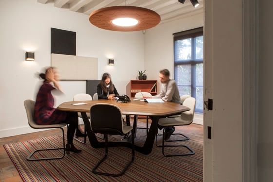 Subtle back-lighting meets high acoustic performance in BuzziClipse (above), while BuzziMoon provides spatial drama with its distinctive, round form. BuzziMoon can be finished off in different fabrics and various 3D patterns