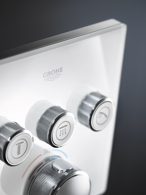 Three chrome-plated and textured control dials each relate to a different function. With ActiveRain, PureRain and the Euphoria handshower, users can craft their own bespoke showering experience with ease