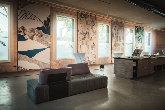 Inkiostro Bianco’s new Tela covering is made from a robust, polyester stretched fabric, providing an easy-to-install and easy-to-change spatial solution for boutiques, showroom and exhibition stands that lends character and drama