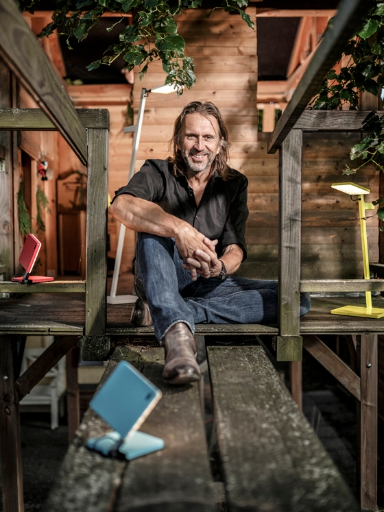 Light wherever it is required: Dietrich F. Brennenstuhl, founder of Nimbus Group, has developed the idea of battery-powered luminaires while building a tree house. Photo: Nimbus Group / Gordon Koelml