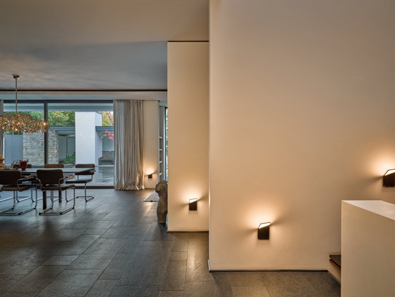 The cableless Winglet CL arouses enthusiasm in everyone who is looking for atmospheric light in their own four walls that can be placed anywhere and on any surface in no time. Photo: Nimbus Group / Frank Ockert