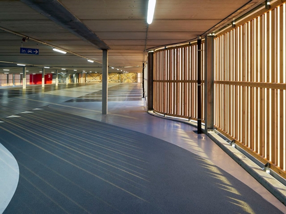 As part of the redevelopment of the train station area of Driebergen-Zeist, Groosman designed the Netherlands' first energy neutral parking garage whose natural elements help it to integrate seamlessly into its surroundings. Photos: Tycho's Eye.