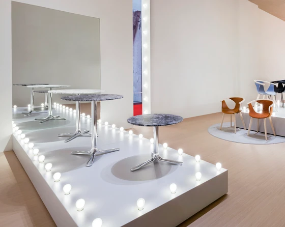 Odo Fioravantis stapelbarer Hocker Dome (oben); Patrick Jouins eleganter Elliot Tisch (mitte); Luca Casinis reduzierter Fluxo Tisch und Patrick Norguets frisch gepolsterter Sessel Fox Soft (unten)