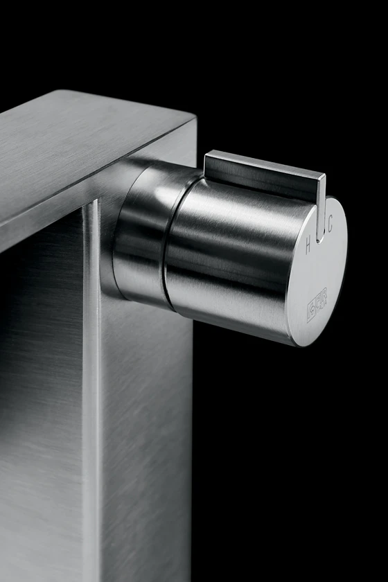 PlaySteel Collection – DuPont™ Corian®, Glacier White colour (top); LifeSteel Collection (middle/above)