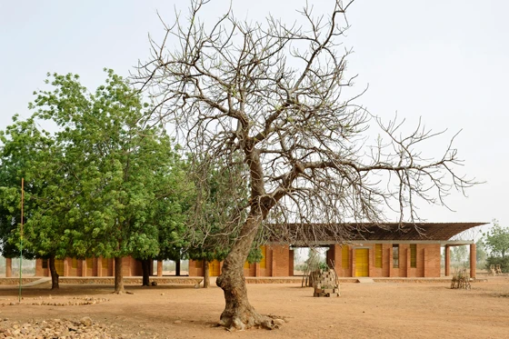 Gando Primary School (top); Grando Primary School, Front (above) Photos: © courtesy of Erik Ouwerkerk