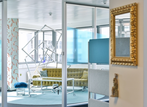 Individuality instead of uniformity: In addition to the latest in state-of-the-art technology, Orgatec also presents sophisticated design alternatives that go far beyond monotone grey. Small details can make a big impact