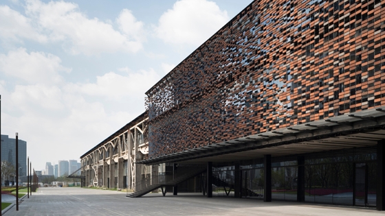 Photos: Erieta Attali (top); Kano Eiichi (middle, above)