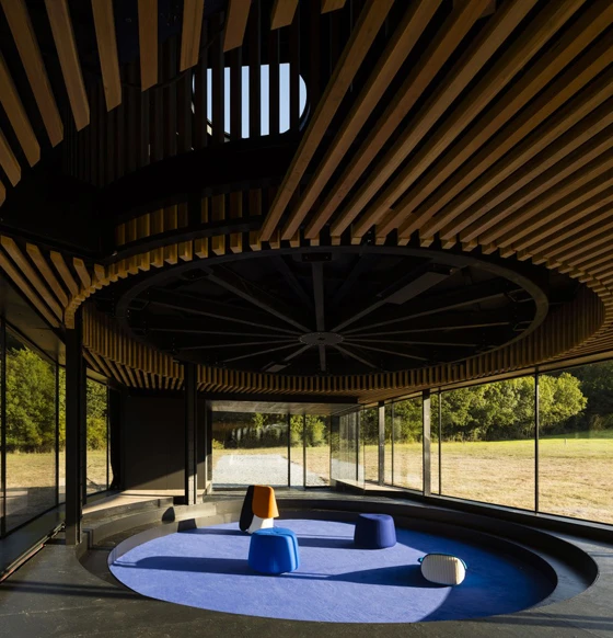 In Marchi Architects’ Renault Symbioz House33 the car itself is a control centre of sorts: it can command the Phillips connected LED lighting system that runs throughout the house. Photos: © Fernando Guerra