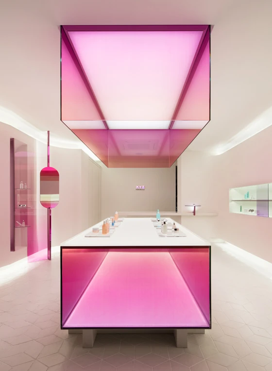 Die dotierte Sonderauszeichnung »Interior Designers of the Year« erhält das von Sungchil Park und Jonghwan Baek geführte, international tätige Architektur- und Designstudio WGNB aus Seoul für ihre ganzheitlichen Rauminszenierungen