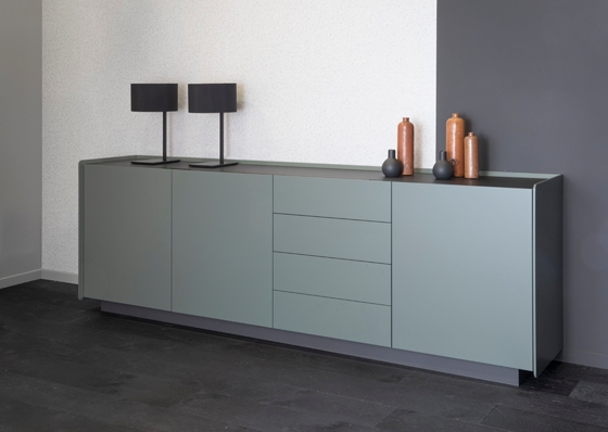 Even if the company aims to be timeless, urban and inspired by many styles, Christine Kröncke's signature is still unmistakably present. Cosiness should never be lost