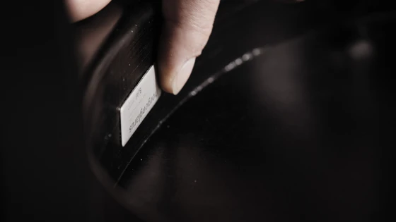 Nur das Beste ist gut genug: „Das sind die unbeliebtesten Menschen im Betrieb“, sagt CEO Marco Wenger scherzhaft über die beiden Mitarbeiter, die jedes Produkt auf Herz und Nieren prüfen, damit nur perfekte Qualität die Manufaktur verlässt