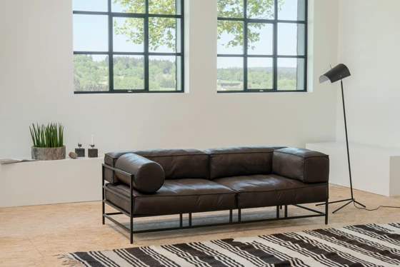 Highly versatile: easy pieces metal combines generous upholstered elements with a frame of slender legs and supports. The excellent quality of the furniture is evident in its craftsmanship. Photograph: Michael Danner