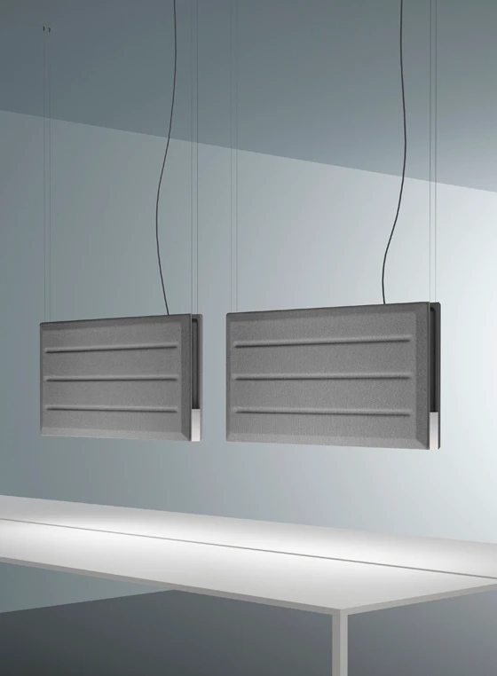 Die Pendelleuchte Diade lässt sich an die Bedürfnisse der Umgebung anpassen und bietet entweder fokussierte Arbeitsplatzbeleuchtung oder gedämpfte Umgebungsbeleuchtung. Ideal für den Einsatz in jeder Art von gemeinsam genutztem Arbeitsbereich