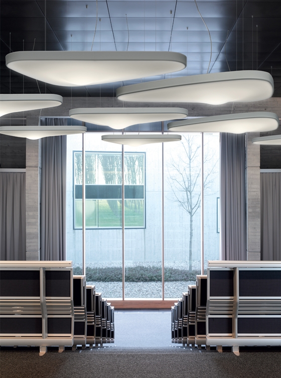 The delicate, elegant design of Luceplan’s Pétale, features a fully recyclable sound-absorption panel, allowing designers to create a stimulating aesthetic experience in areas requiring auditory excellence