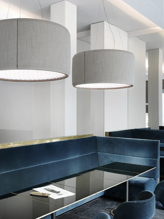 Die Silenzio-Leuchte verfügt über eine textile Aussenhaut von Kvadrat, die ebenso gut mit kräftigen wie mit gedämpften Farbpaletten harmoniert