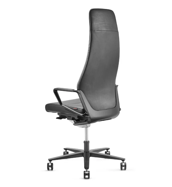 Das schwarz gebürstete Aluminium der neuen Signo Black Edition verströmt Understatement und macht aus dem Büro eine hochwertige und elegante Wohlfühlzone, in der es sich konzentriert arbeiten lässt