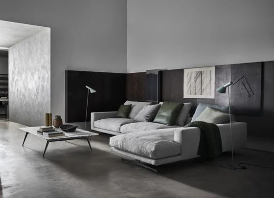 Herausragend in der neuen Kollektion von Flexform ist das geräumige Campiello-Sofa, entworfen von Antonio Citterio. Es kombiniert klare, zeitgemässe Linien und verführerisch bequeme, mit Gänsedaunen gefüllte Polster