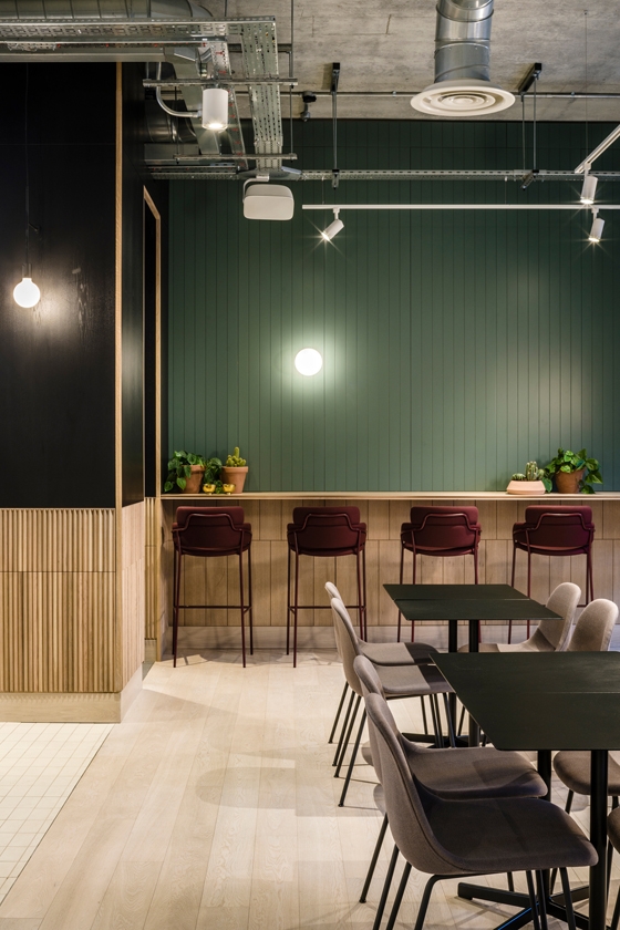 In their refurbishment of Thomas House, Soda Studio successfully combined today's cutting edge office concept with London’s elegant bygone days, creating an inspiring but calm co-working space for a diverse range of entrepreneurs. Photos: Gareth Gardner