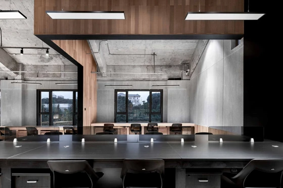 VARY DESIGN’s Zhongshan Road Coworking Space uses a limited palette of materials to create a more serious atmosphere than the popular image of co-working spaces. Photos: ARCHEXIST