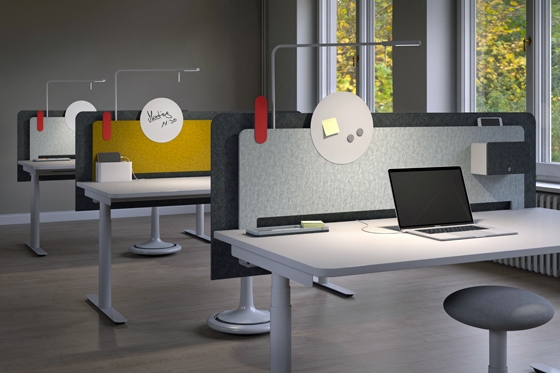 The Frame accessory line, here in perfect interplay with the Flow workstation system, offers solutions for the most diverse workplace needs. The main component is the NeoTex screen, providing privacy and improved room acoustics