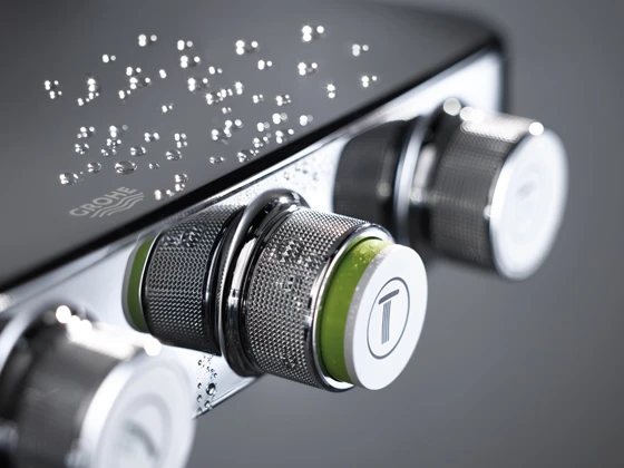 Euphoria SmartControl operates intuitively: the self-explanatory pictograms contribute to easy handling and thus ensure complete relaxation