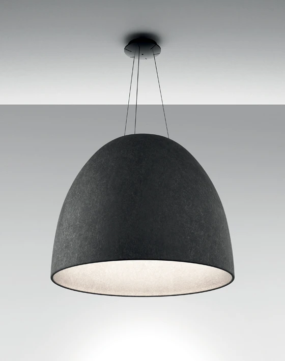 Designklassiker mit neuer Eigenschaft: Die Nur 1618 Acoustic wurde aus einem schallabsorbierenden Material gefertigt. Der glockenförmige Körper konzentriert den Schall im Innern