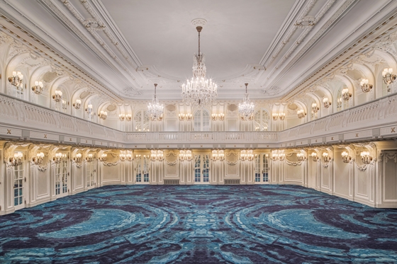 Oriental Weavers' large carpet at the Crystal Ballroom of The Blackstone Hotel in Chicago is a direct play at nearby Lake Michigan. ©Christopher Villano